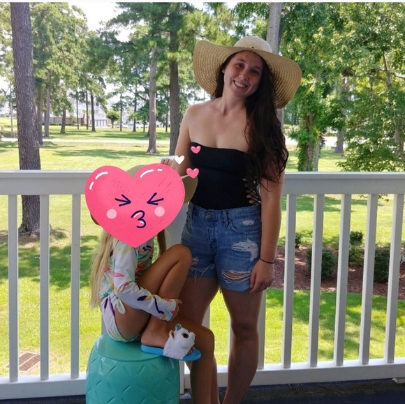 Meet your Posher, Jessica - Picture 1 of 1